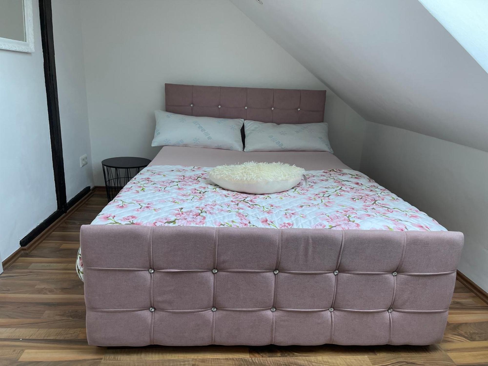 Geraeumige 3-Zimmer-Ferienwohnung Im Herzen Von Cassel Extérieur photo