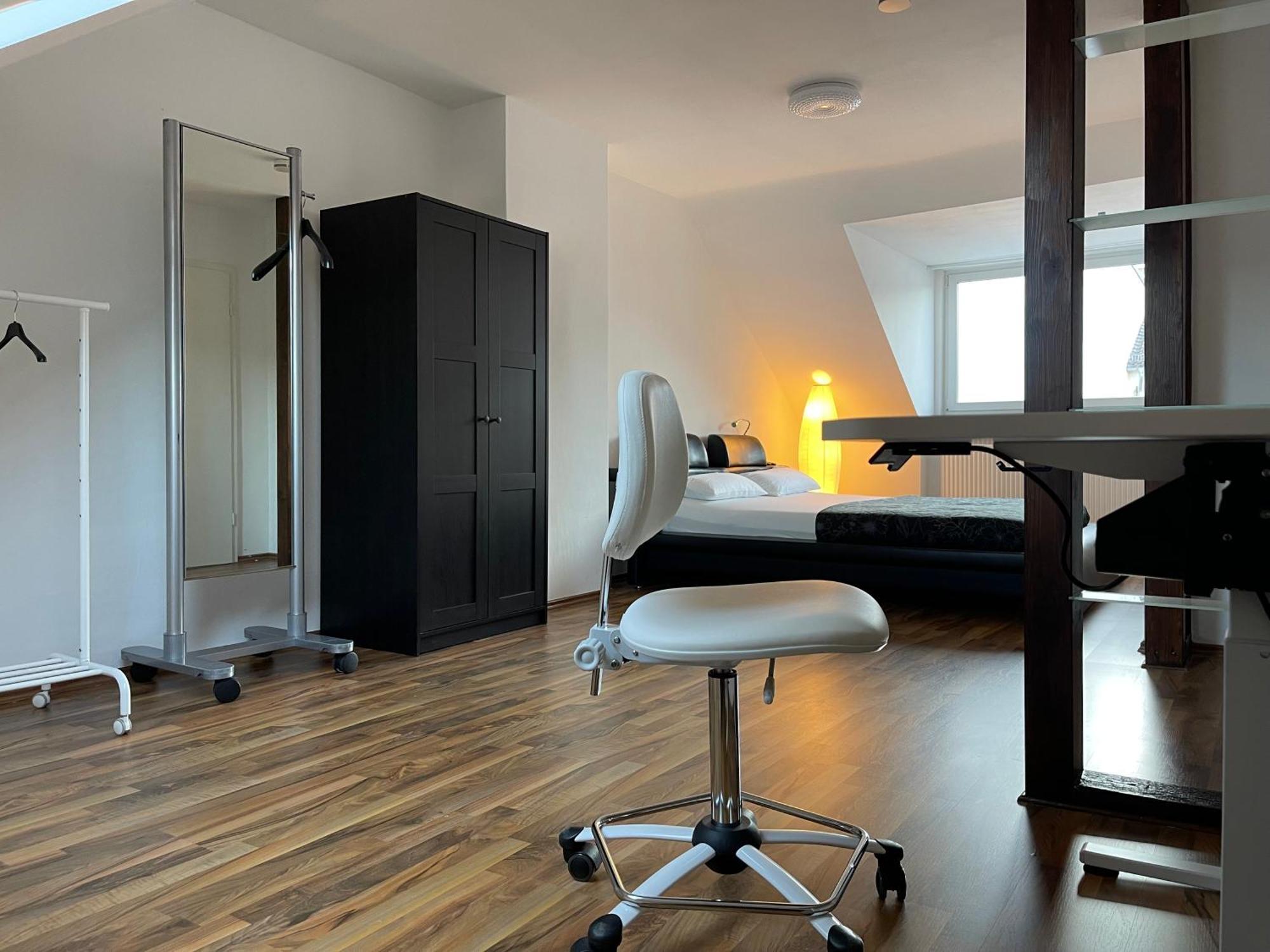 Geraeumige 3-Zimmer-Ferienwohnung Im Herzen Von Cassel Extérieur photo