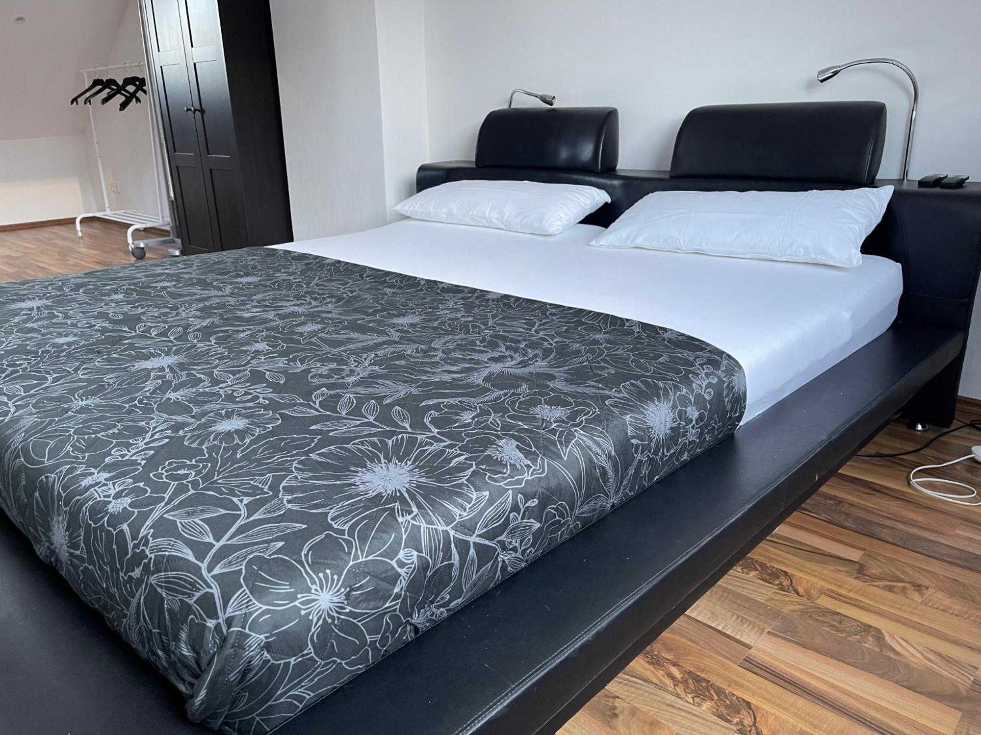 Geraeumige 3-Zimmer-Ferienwohnung Im Herzen Von Cassel Extérieur photo