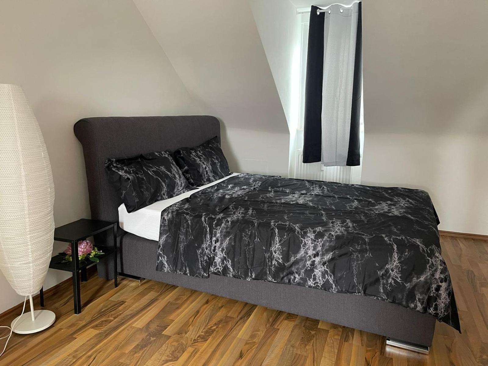 Geraeumige 3-Zimmer-Ferienwohnung Im Herzen Von Cassel Extérieur photo