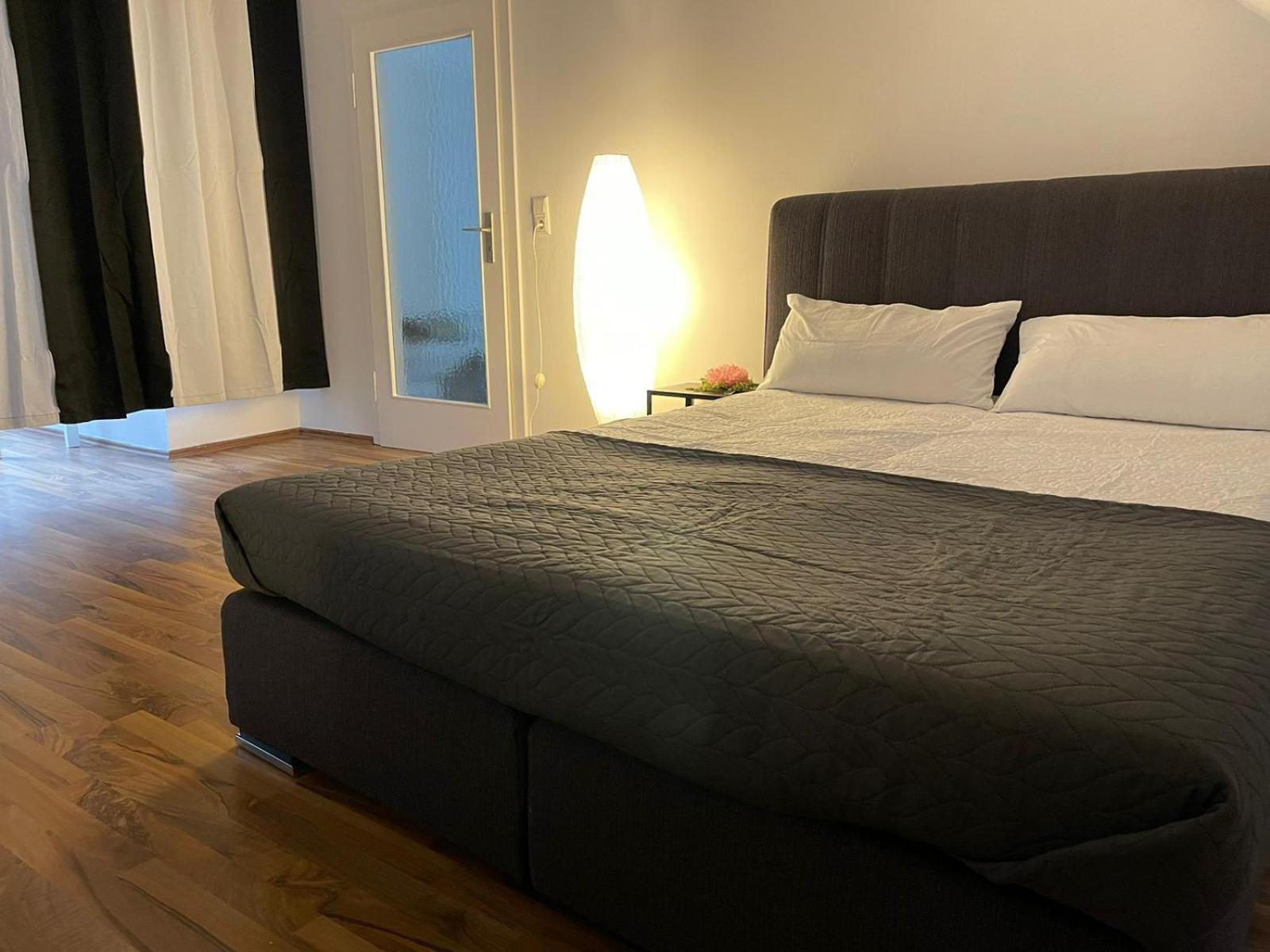 Geraeumige 3-Zimmer-Ferienwohnung Im Herzen Von Cassel Extérieur photo