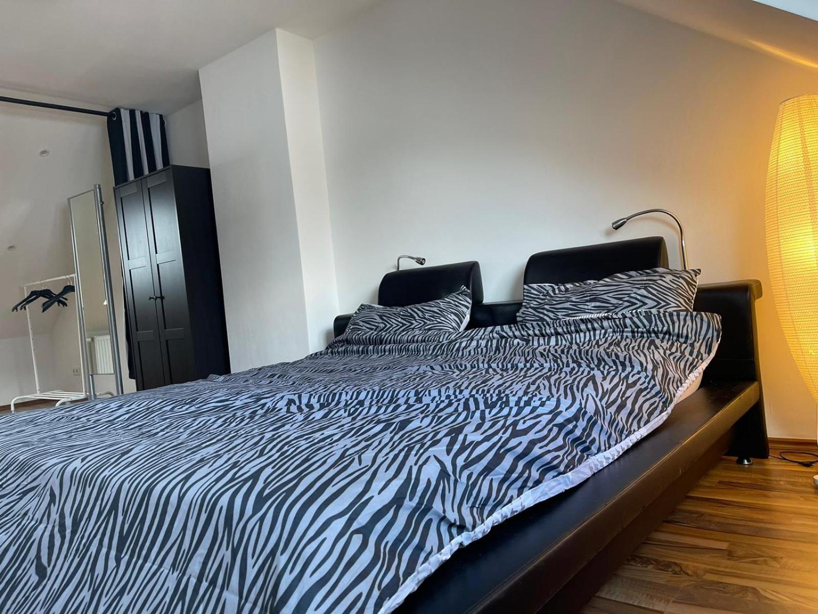 Geraeumige 3-Zimmer-Ferienwohnung Im Herzen Von Cassel Extérieur photo