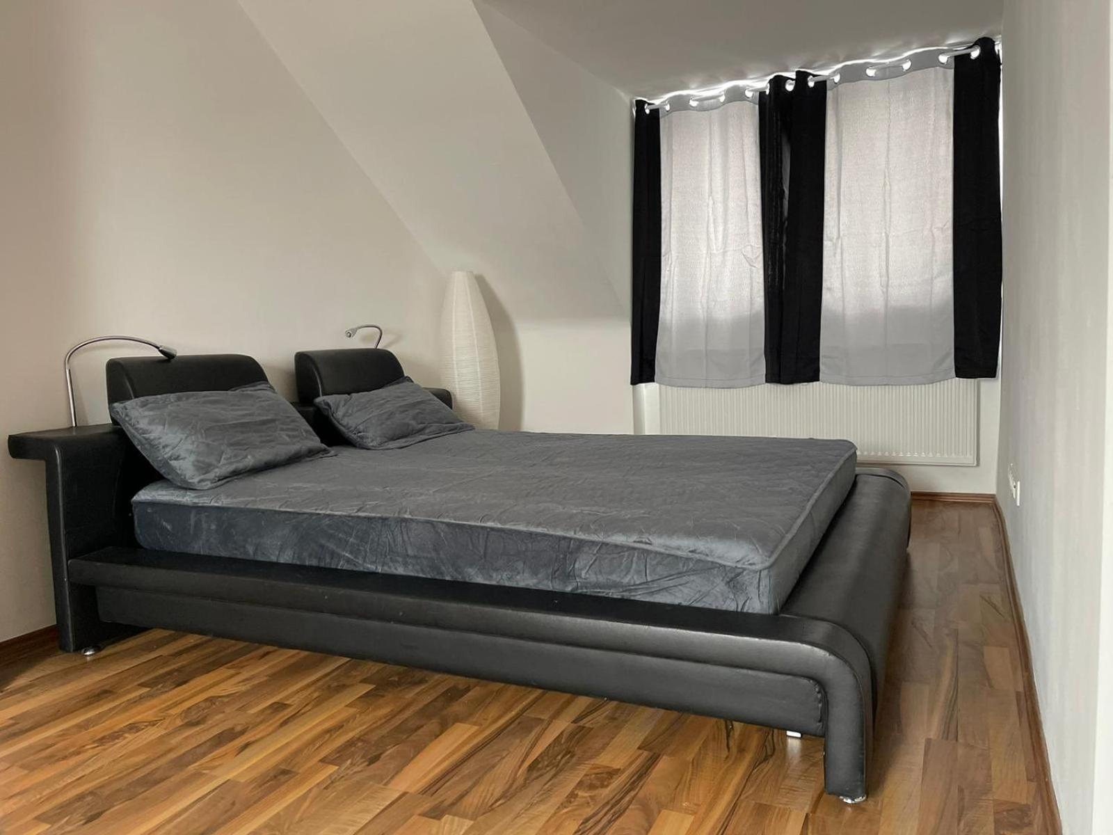 Geraeumige 3-Zimmer-Ferienwohnung Im Herzen Von Cassel Extérieur photo
