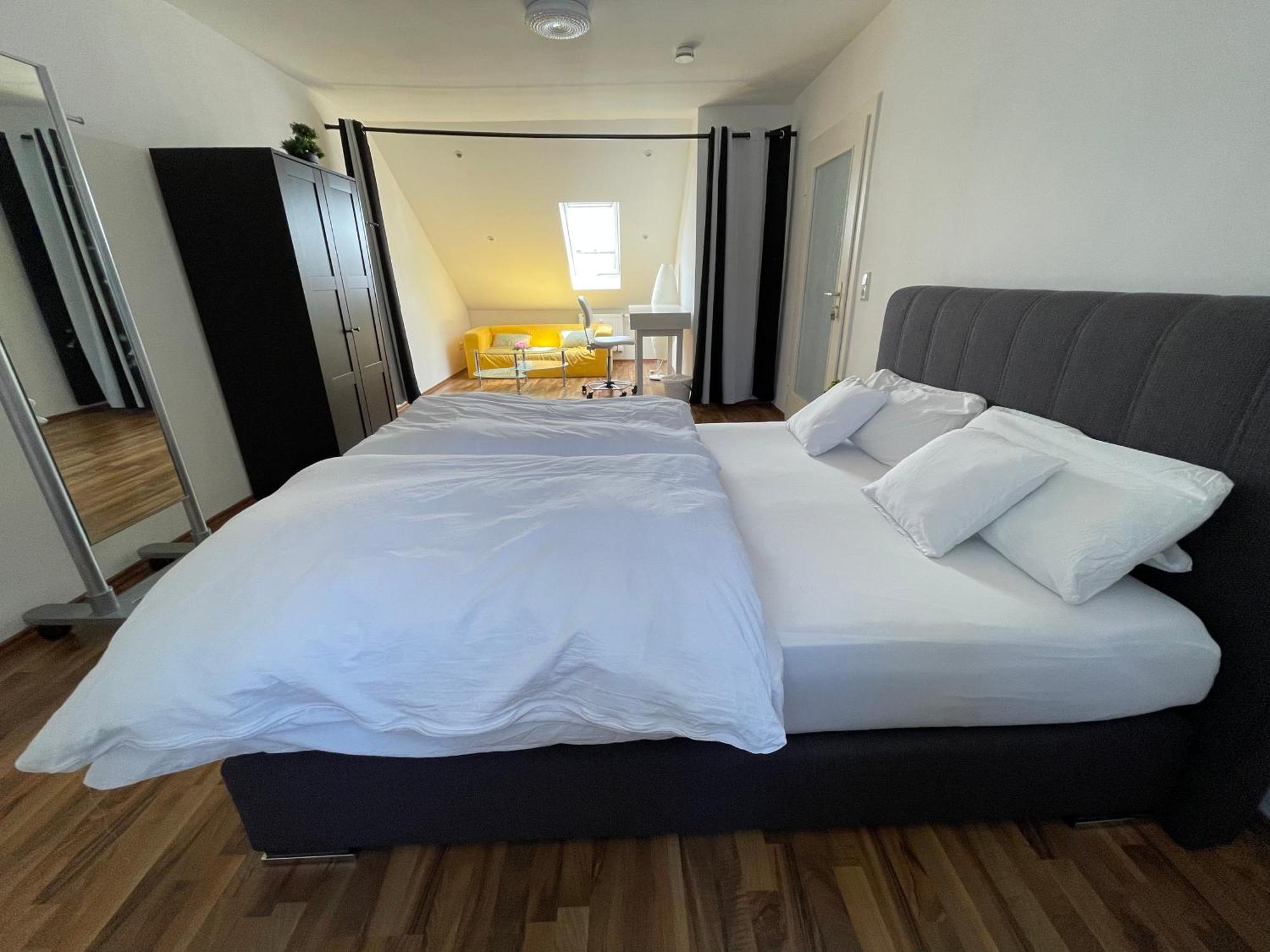 Geraeumige 3-Zimmer-Ferienwohnung Im Herzen Von Cassel Extérieur photo