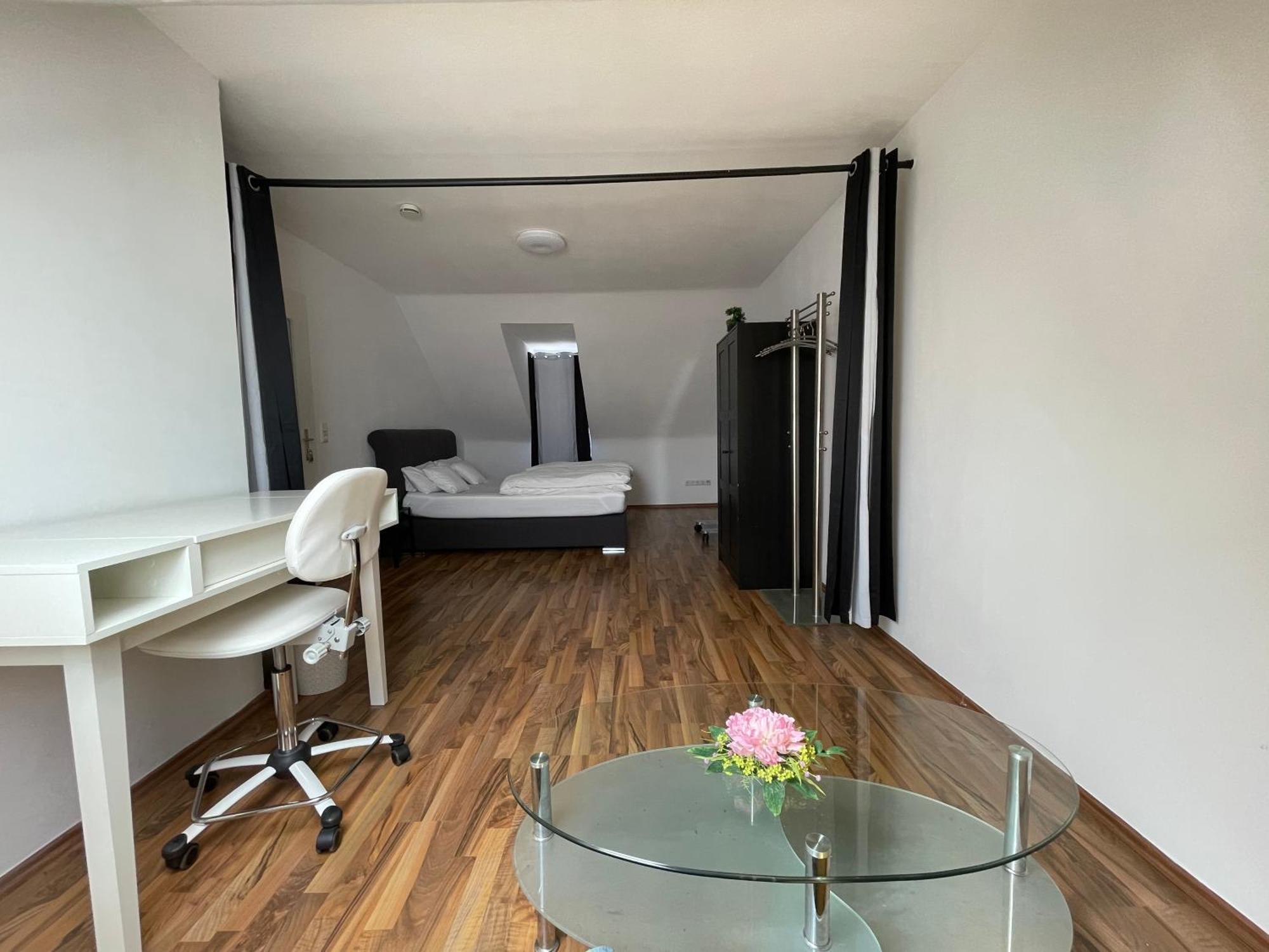 Geraeumige 3-Zimmer-Ferienwohnung Im Herzen Von Cassel Extérieur photo
