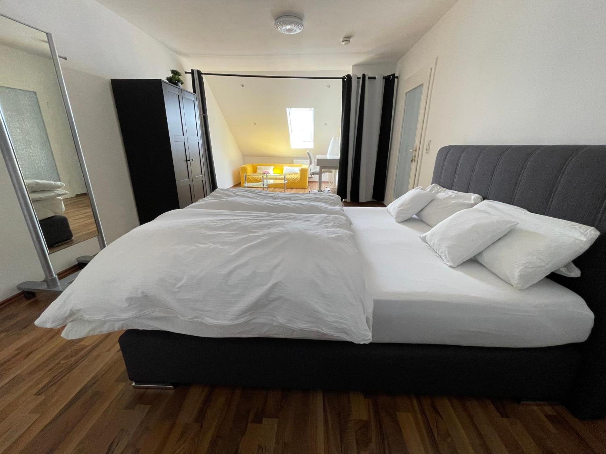 Geraeumige 3-Zimmer-Ferienwohnung Im Herzen Von Cassel Extérieur photo